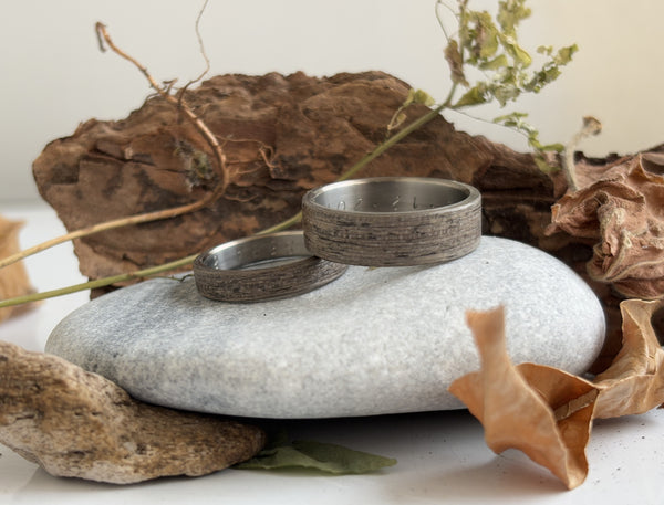 Set alianzas de Titanio y Madera Gris Terso (00500_4N7N)